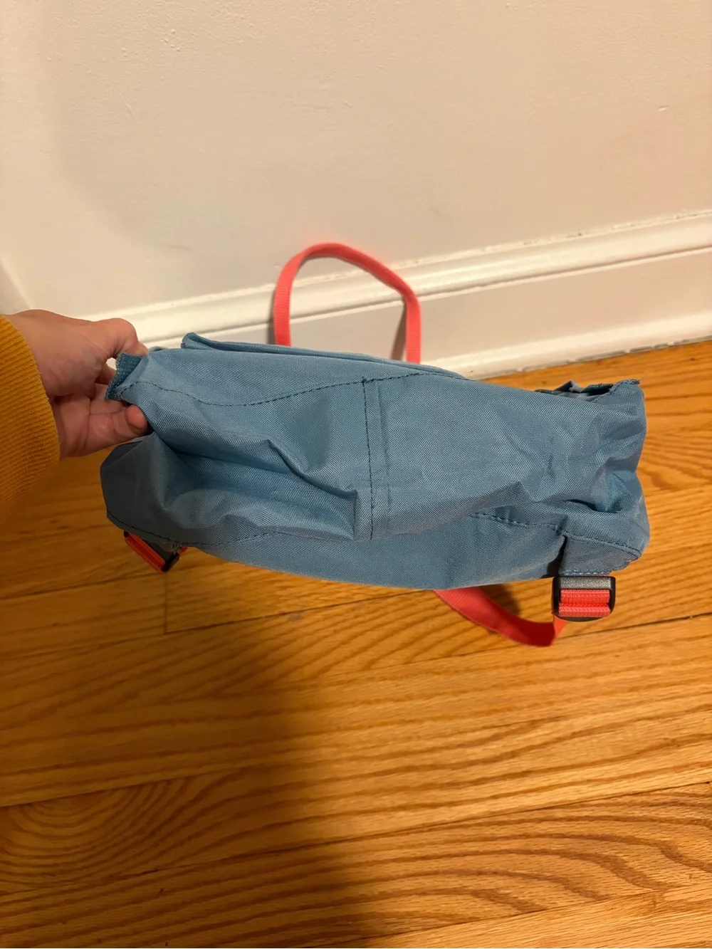 Fjallraven Kånken Blue Backpack with Coral Handles